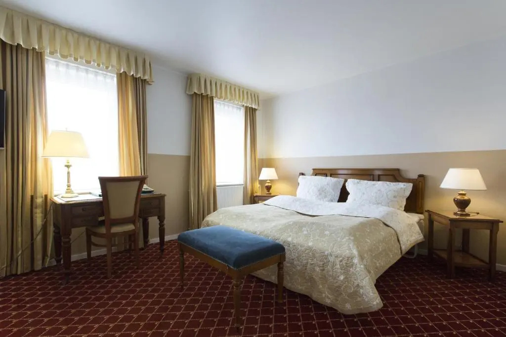 Double room (full double bed)