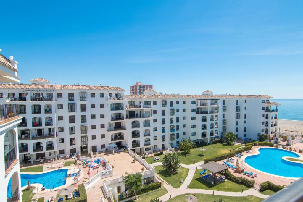 2066-Apt 2 bedrooms on beach, tenis, gym, pool