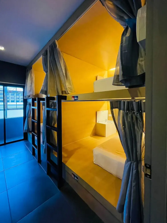Кровать в общем номере в Rabbitel Phuket