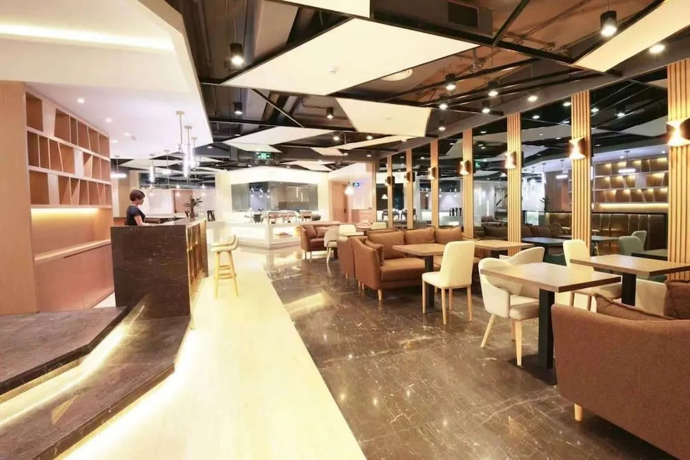 Food & Beverage