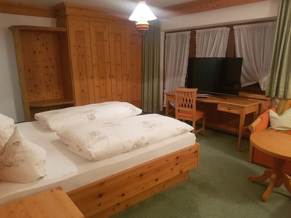 1 Bedroom Standard Double room with balcony (full double bed)