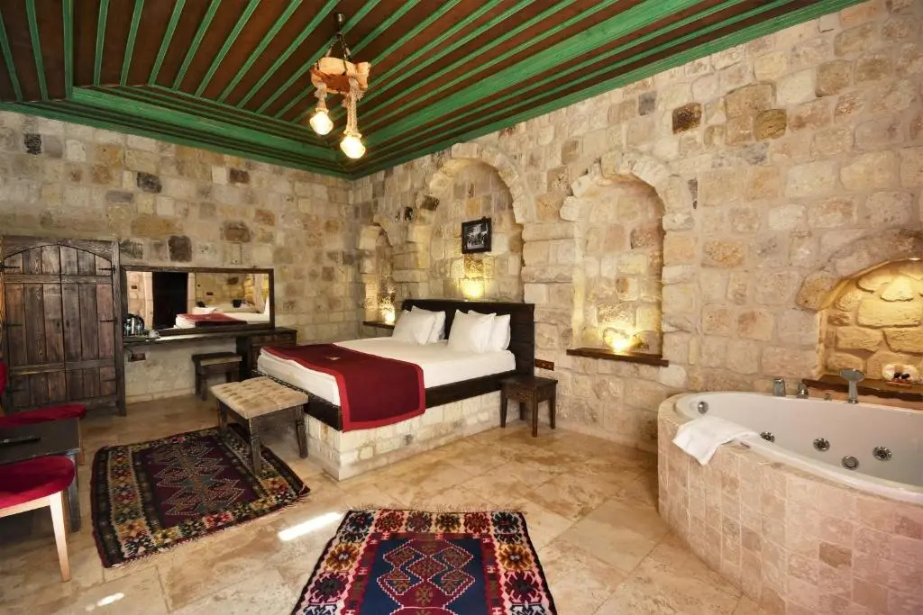 Deluxe Double room (full double bed)