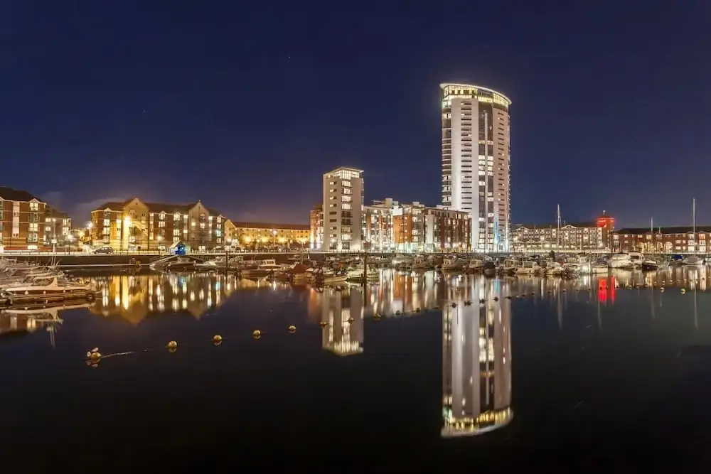 Captivating 1-bed Apartment in Swansea
