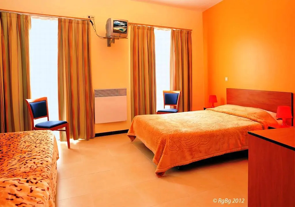 Standard Triple room