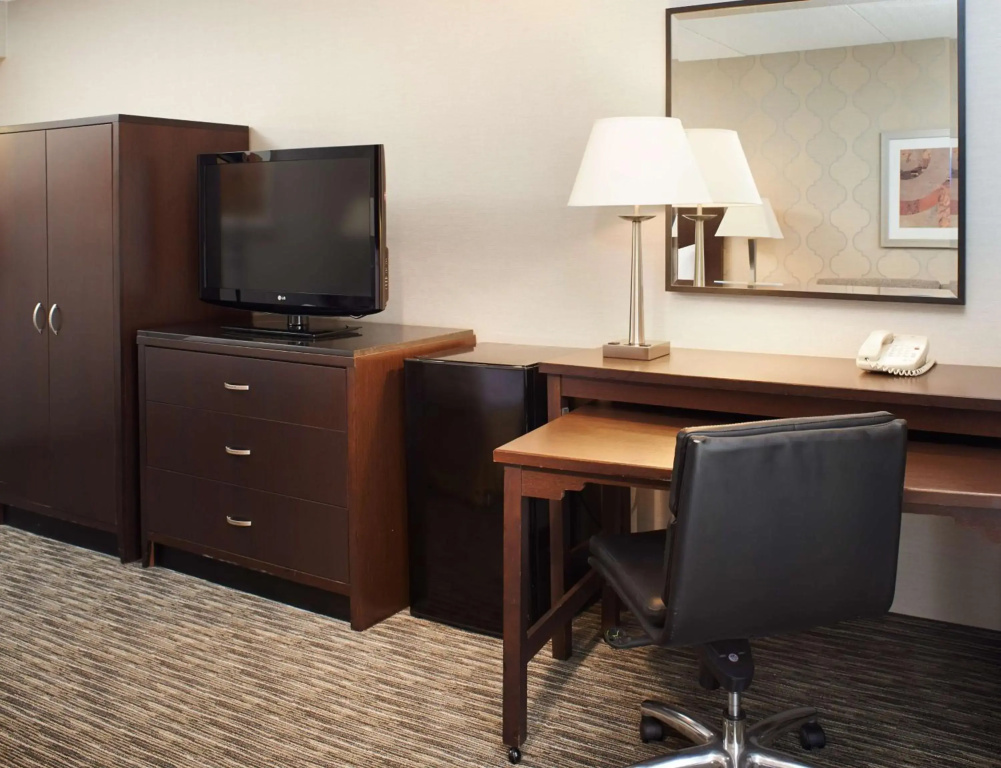 DoubleTree by Hilton Detroit - Dearborn - фото 5