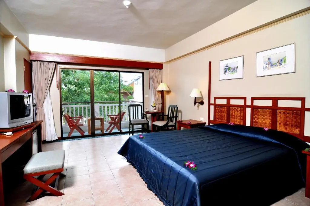 Superior Double room with garden view (full double bed)