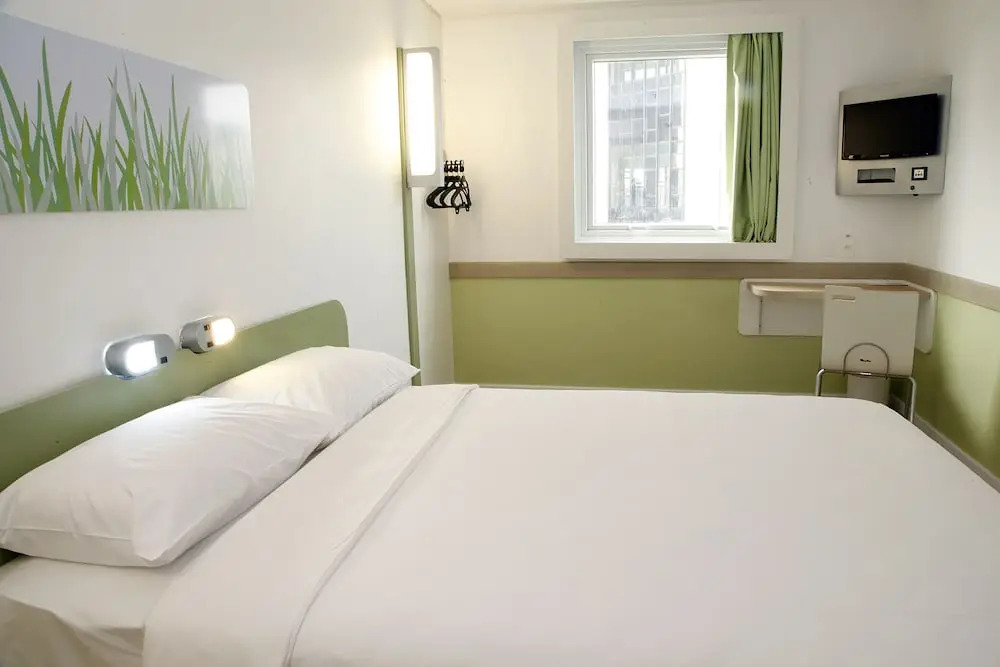 Двухместные апартаменты Standard двуспальная кровать в ibis budget BH Afonso Pena Savassi