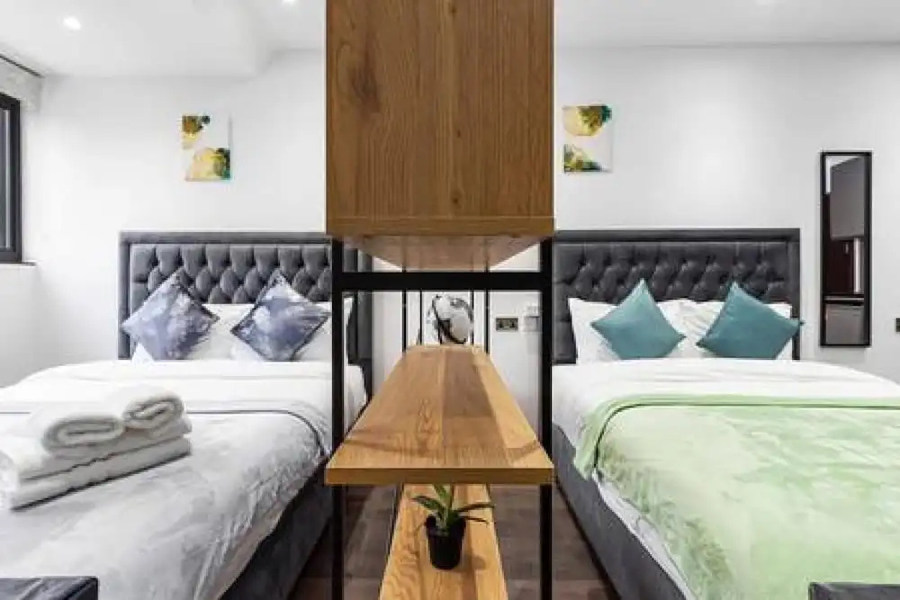 Modern Spacious Suite Sleeps 4 in Central London — фото