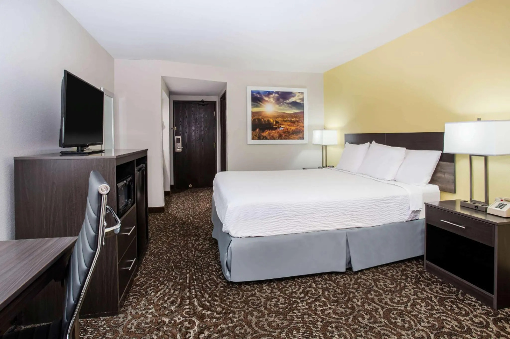 Double room (full double bed)
