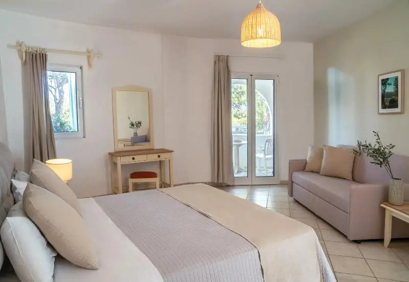 1 Bedroom Standard Triple room with balcony