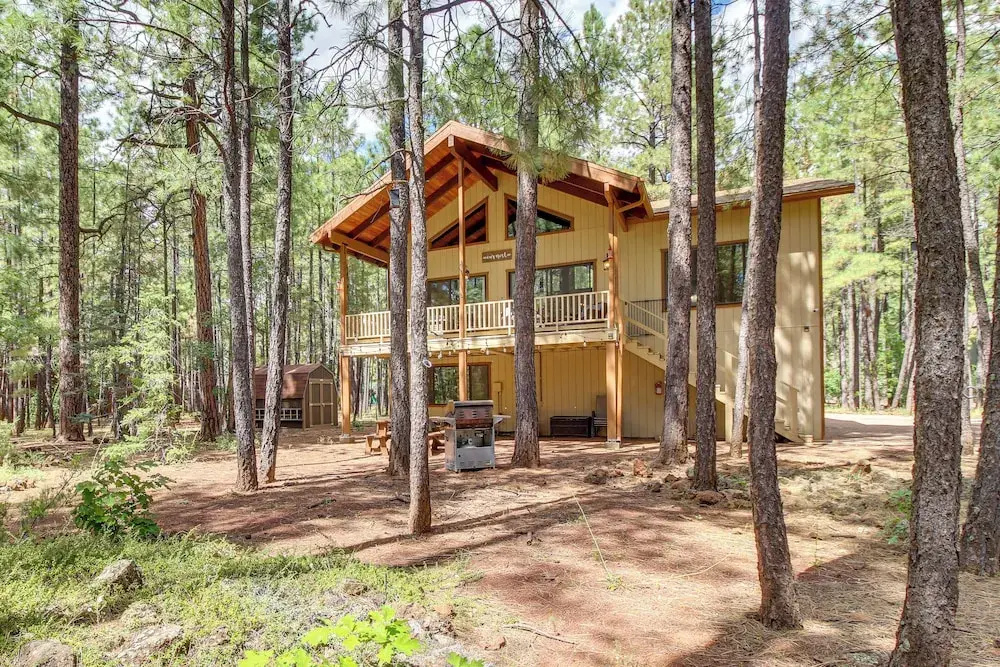 Game Room, Fire Pit, Deck: Remodeled Pinetop Cabin