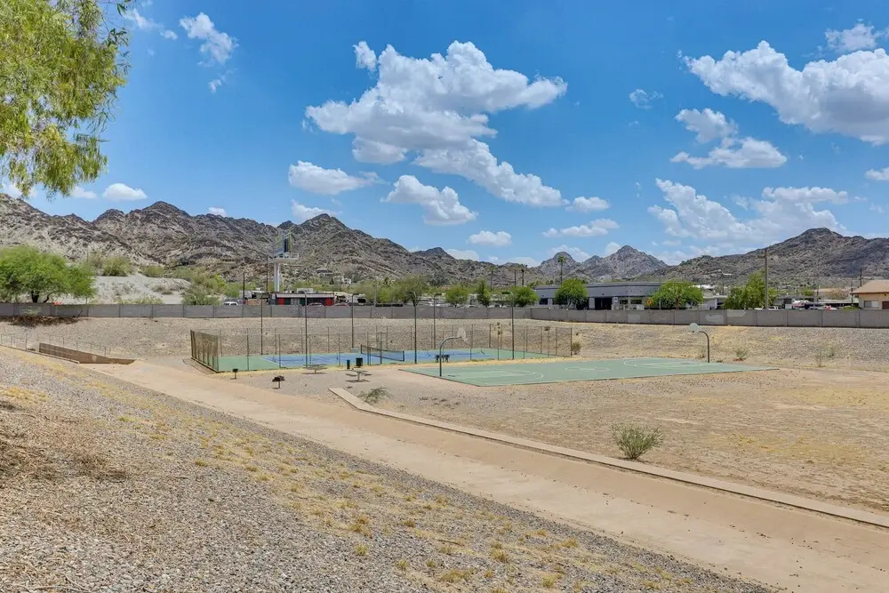 Phoenix Townhome w/ Pool Access, 13 Mi to Old Town