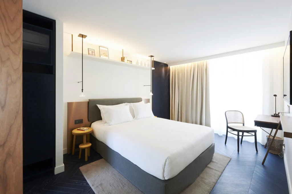 Premier room