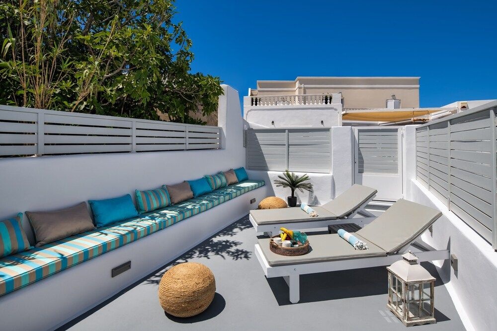 Amoramelia Suites