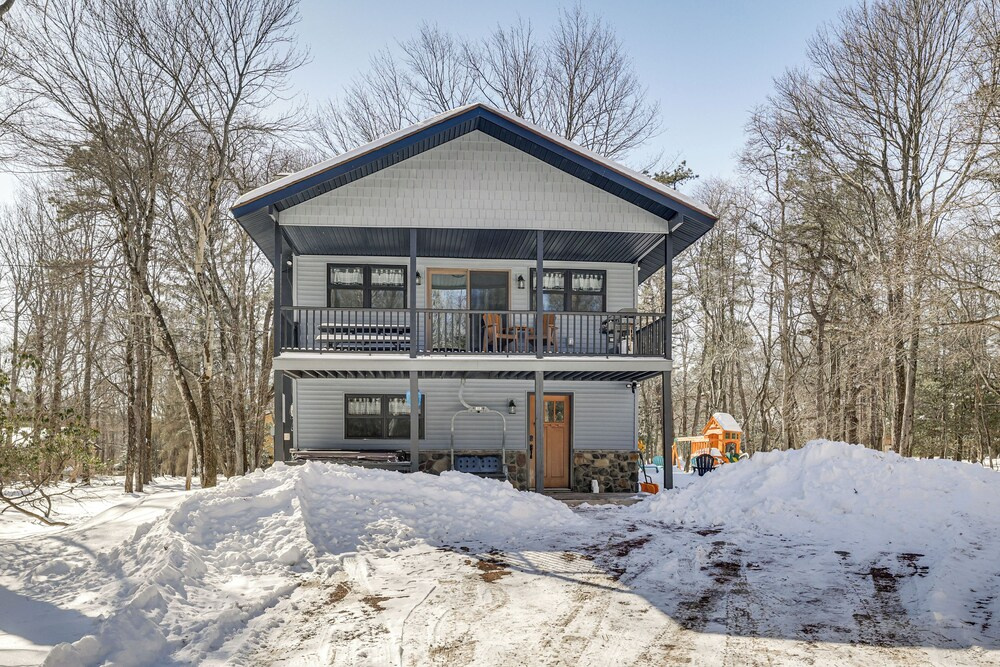 Poconos Ski Base w/ Hot Tub & Game Room!