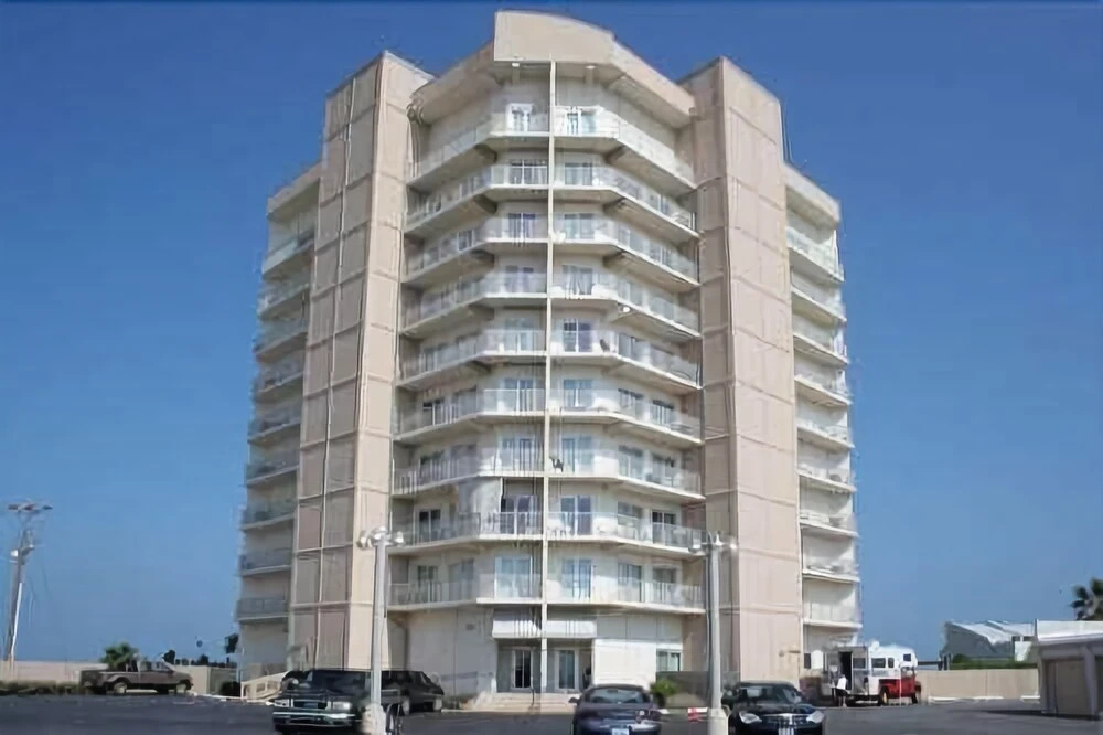 Aquarius 907 Minium 2 Bedroom Condo by RedAwning