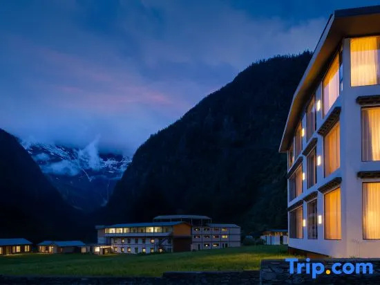 Yubeng Manshan MANSHAN · Golden Snow Bonfire Private Hot Spring Manor
