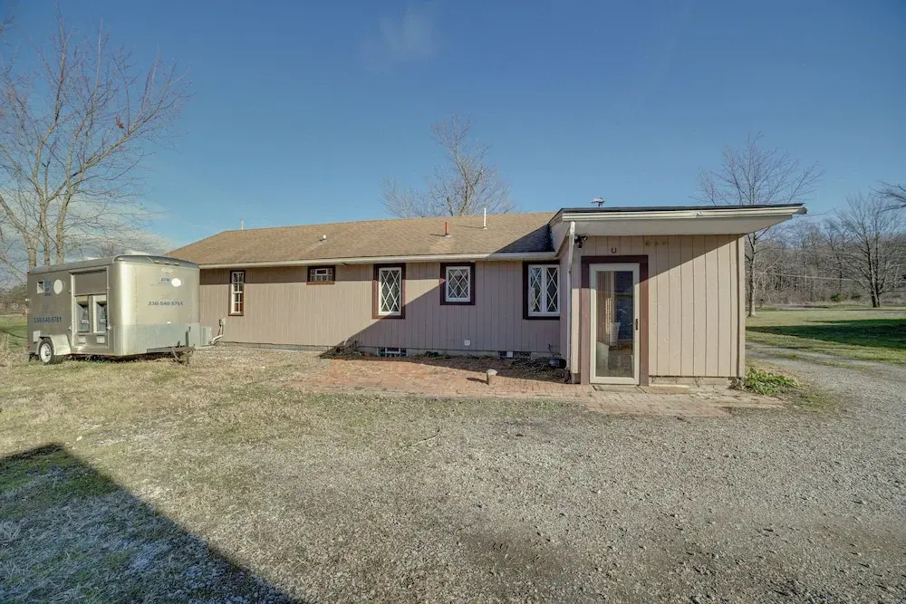 Quaint Youngstown Home ~ 2 Mi to Boardman Park!