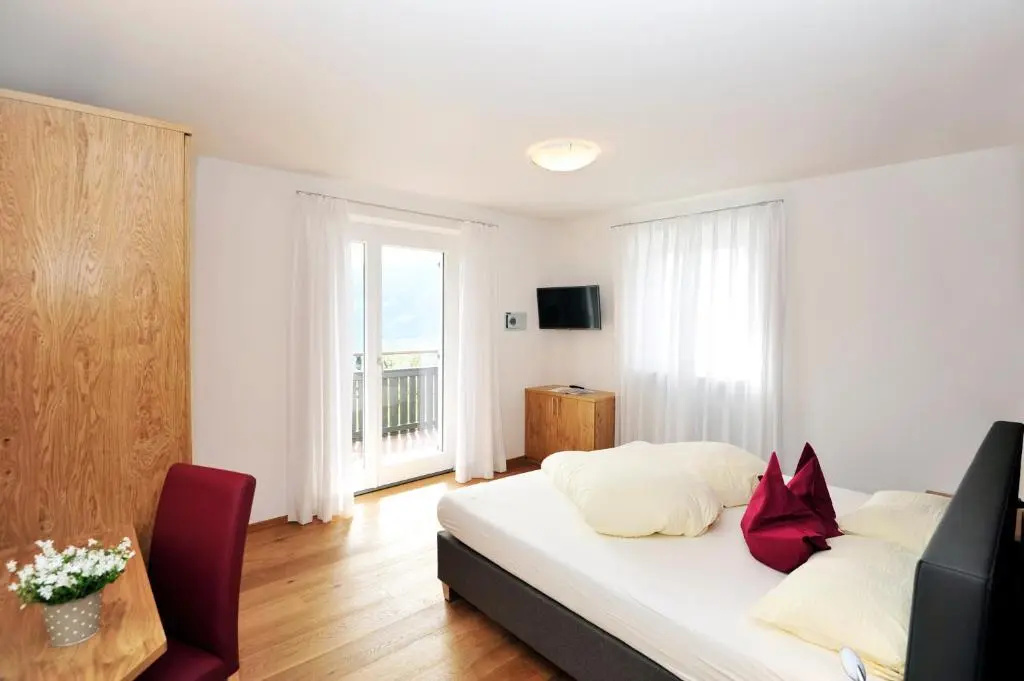 2 Bedrooms Apartment with garden view
