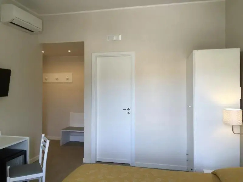 Standard Triple room with balcony