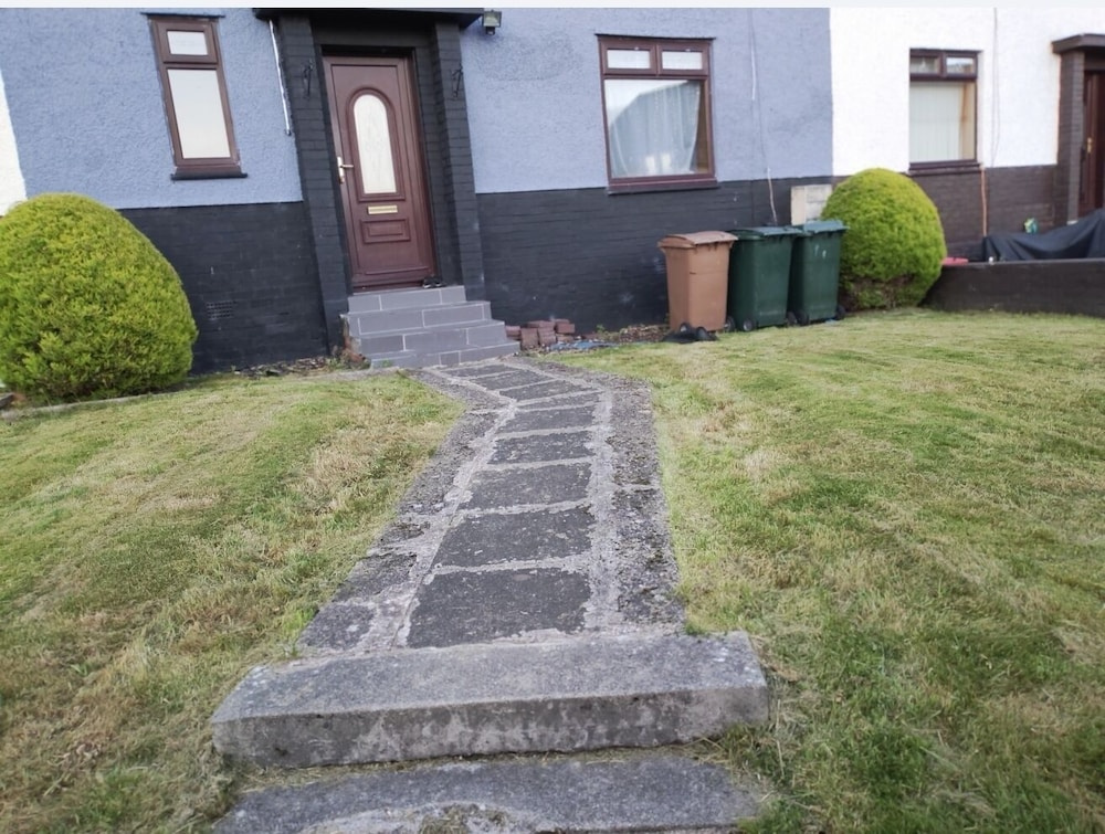 Self Contained 2 Bedrooms House Free Parking