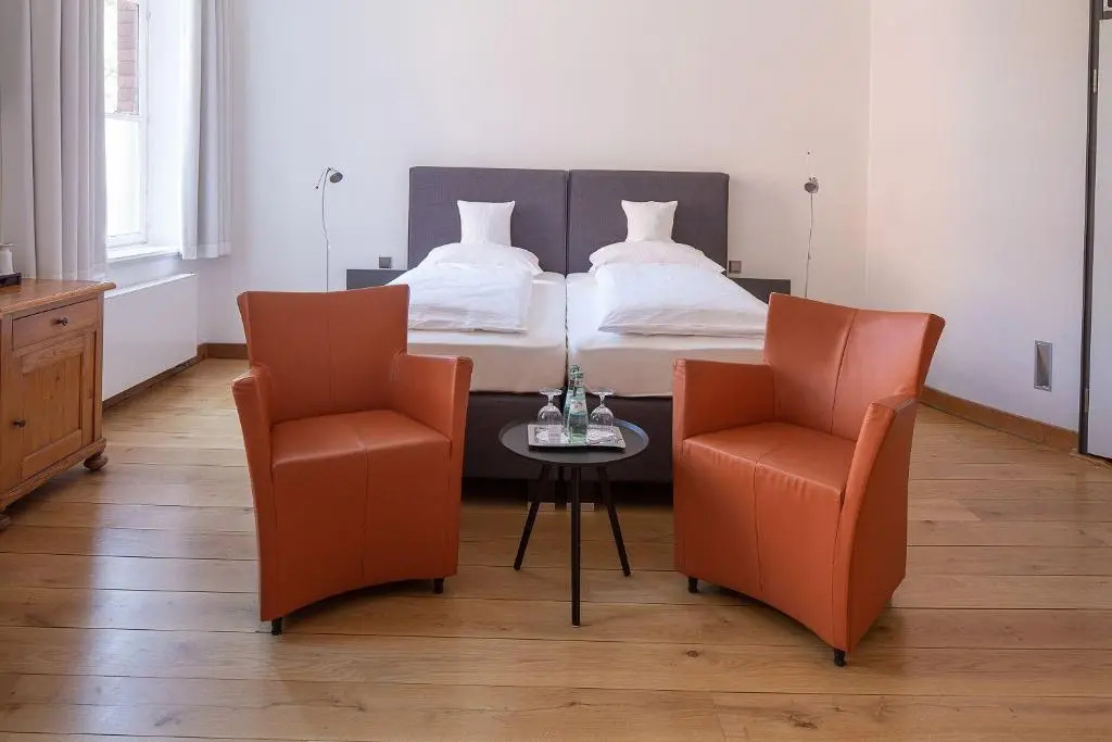 Business Double room (full double bed)