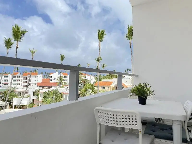 Aventura Deluxe Suites Rooftop Pool