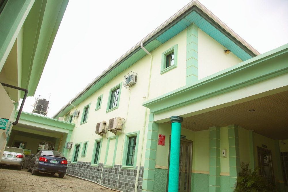 Green House Hotel And Suites
