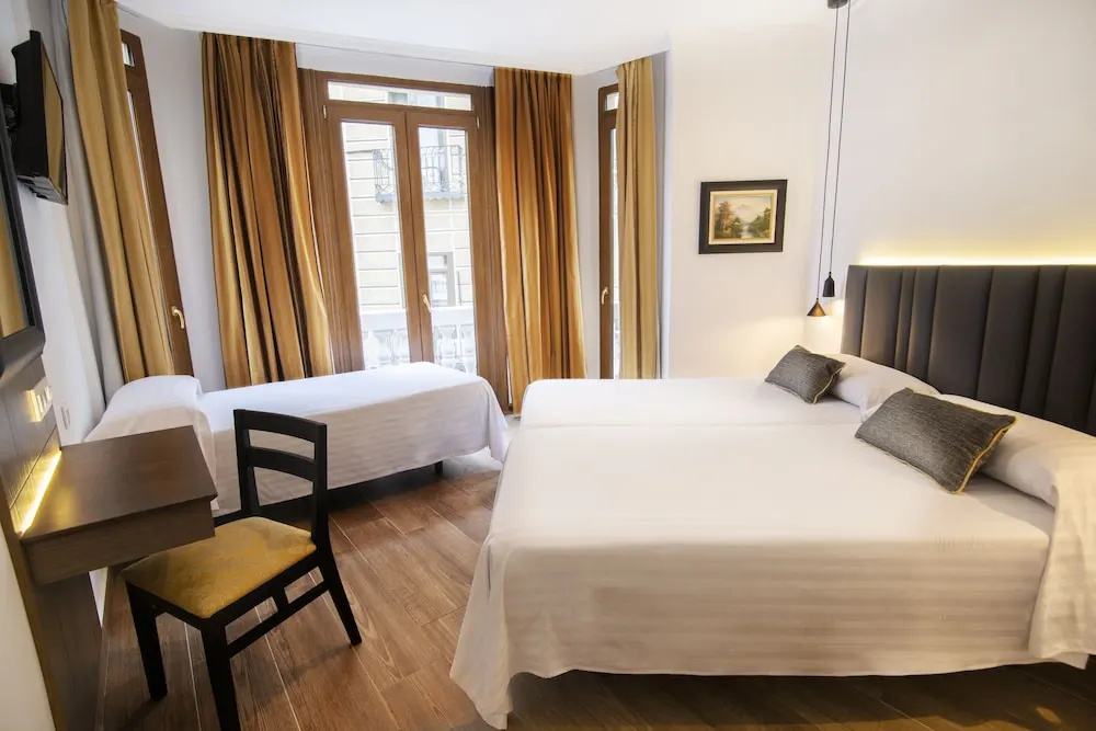 Standard Triple room with balcony