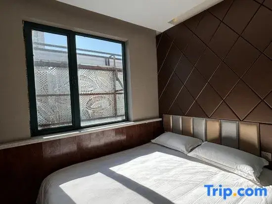 Deluxe Double room (full double bed)