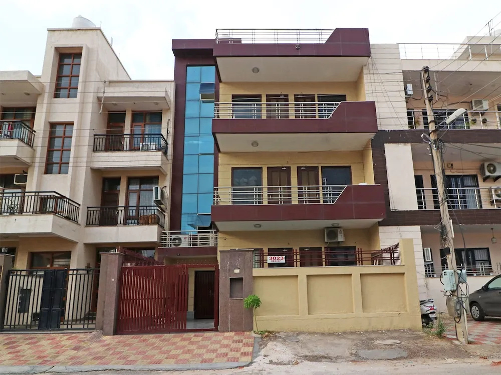 OYO 15736 Little Residency