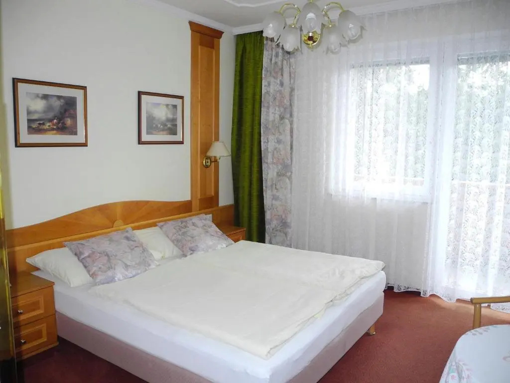 Standard Double room with balcony (full double bed)