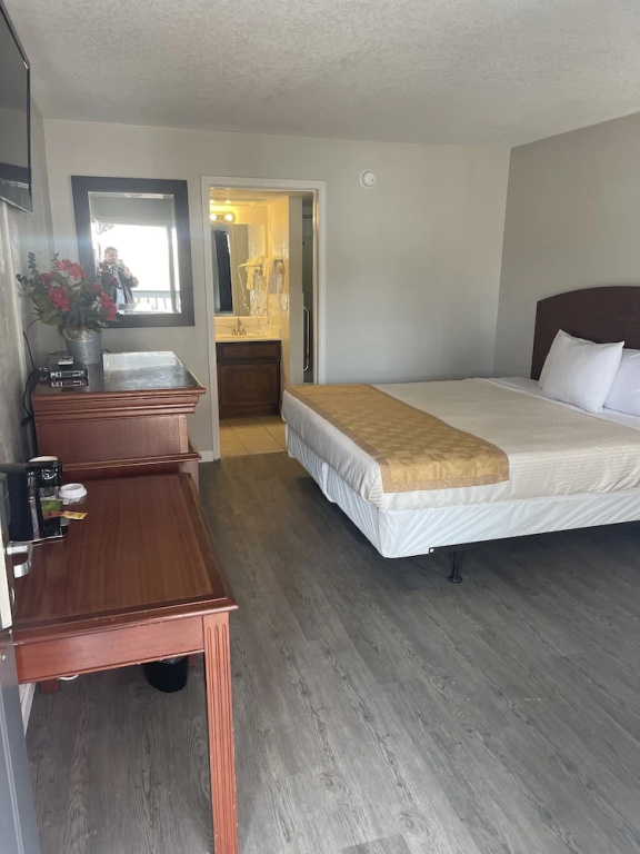 Economy room