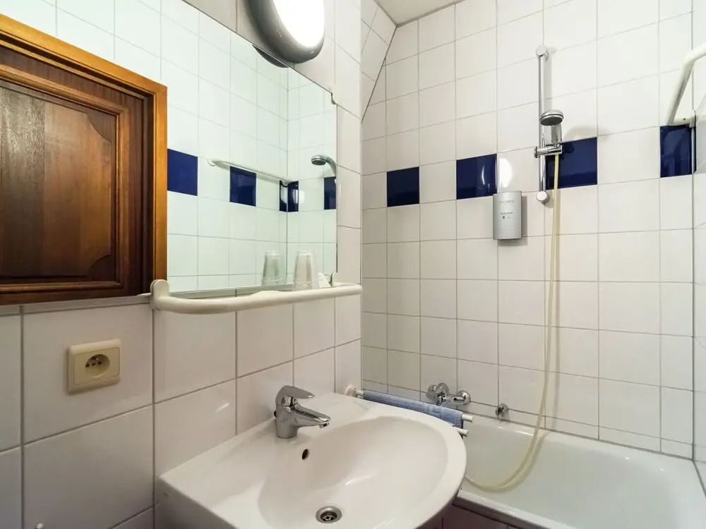 A Cottage Rich in History in Macon - фото 9