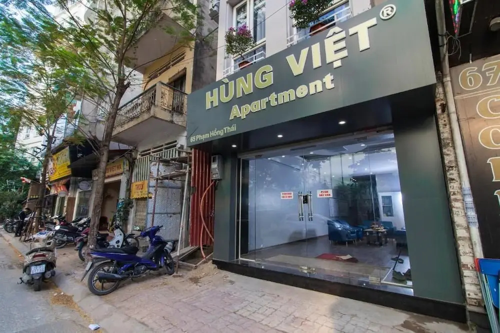 The Art - Hung Viet near Truc Bach lake