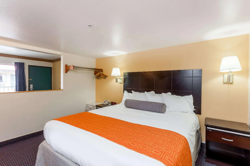 Double Suite (full double bed)