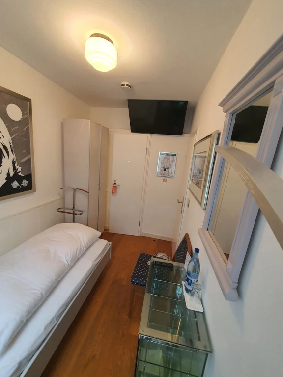 Economy room