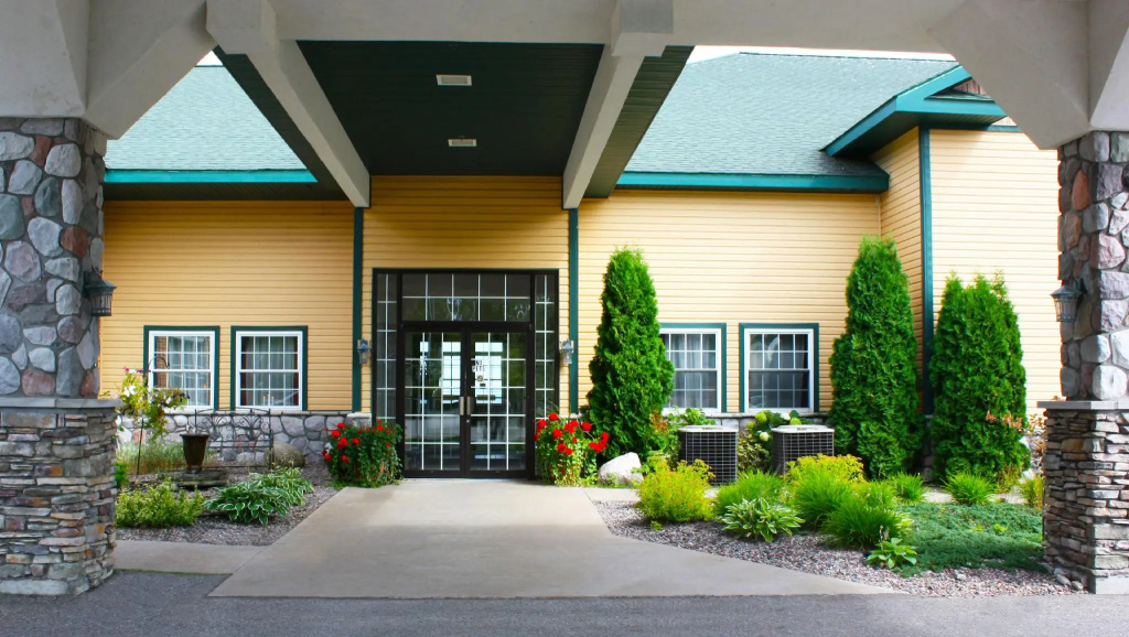 Magnuson Grand Lakefront Paradise