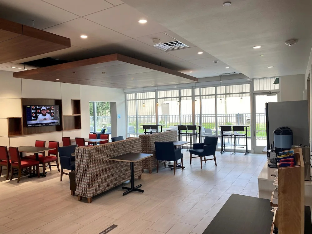 Holiday Inn Express & Suites Madison West Middleton - фото 27