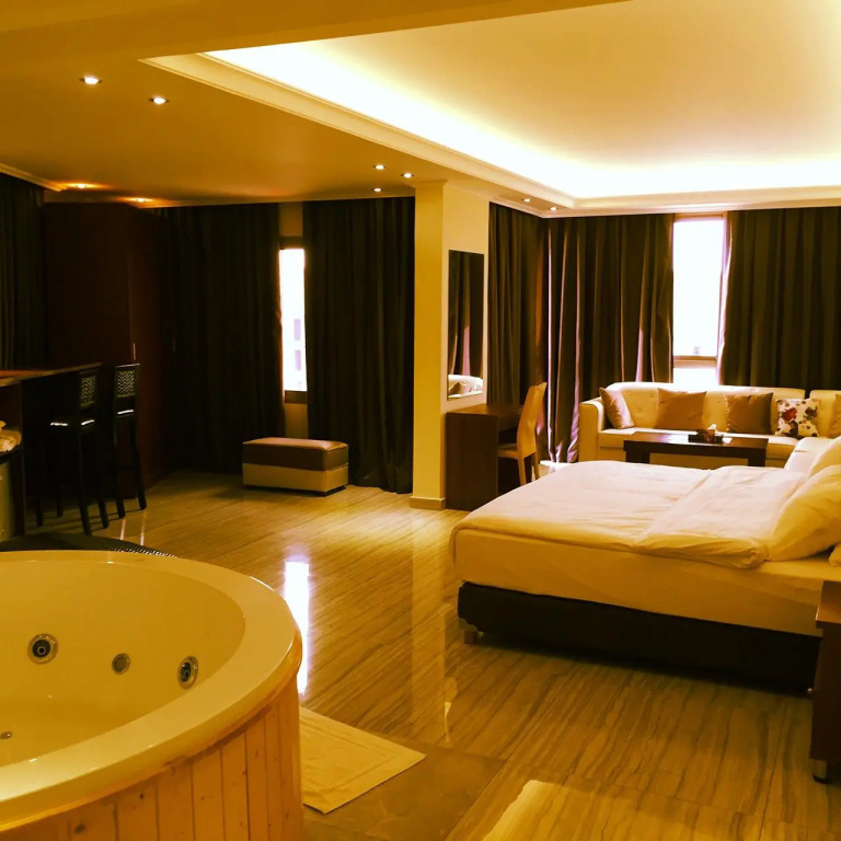 Executive Double Suite with sea view full double bed