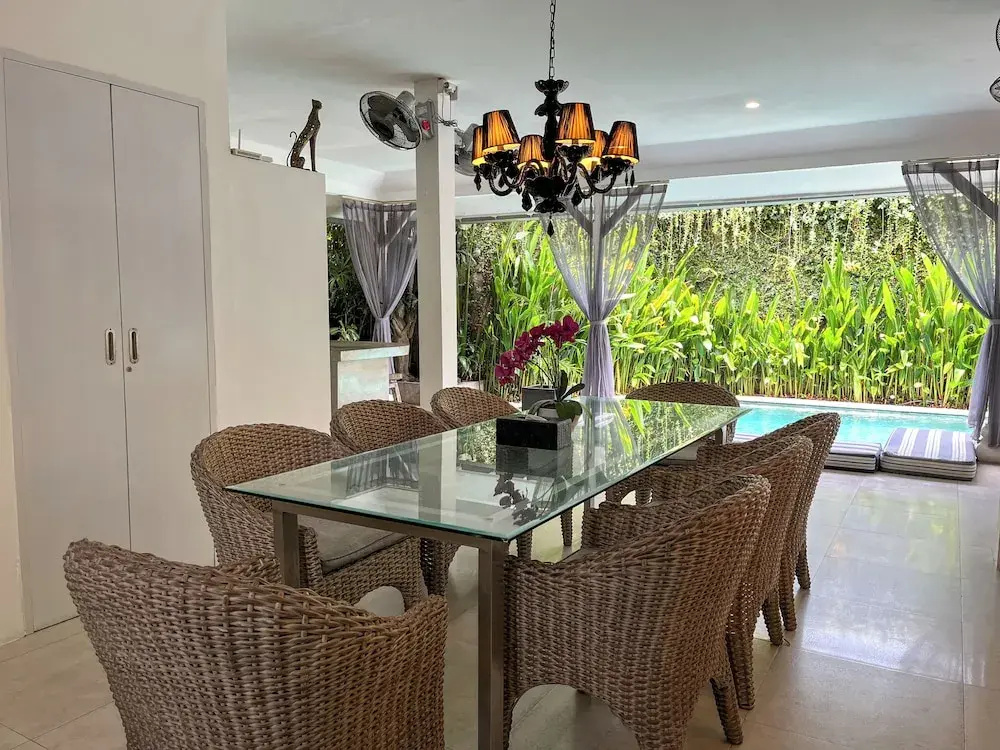 4 Bedrooms Villa