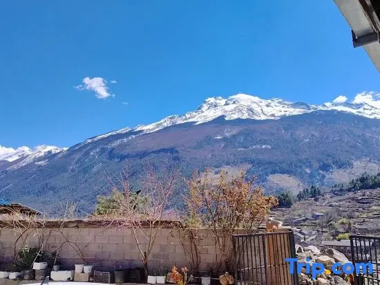 Shangri-La Huzi Ge Mountain Residence Chinese Inn