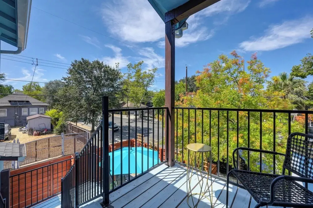 Walk to UC Davis Medical Center! Duplex w/ Patio