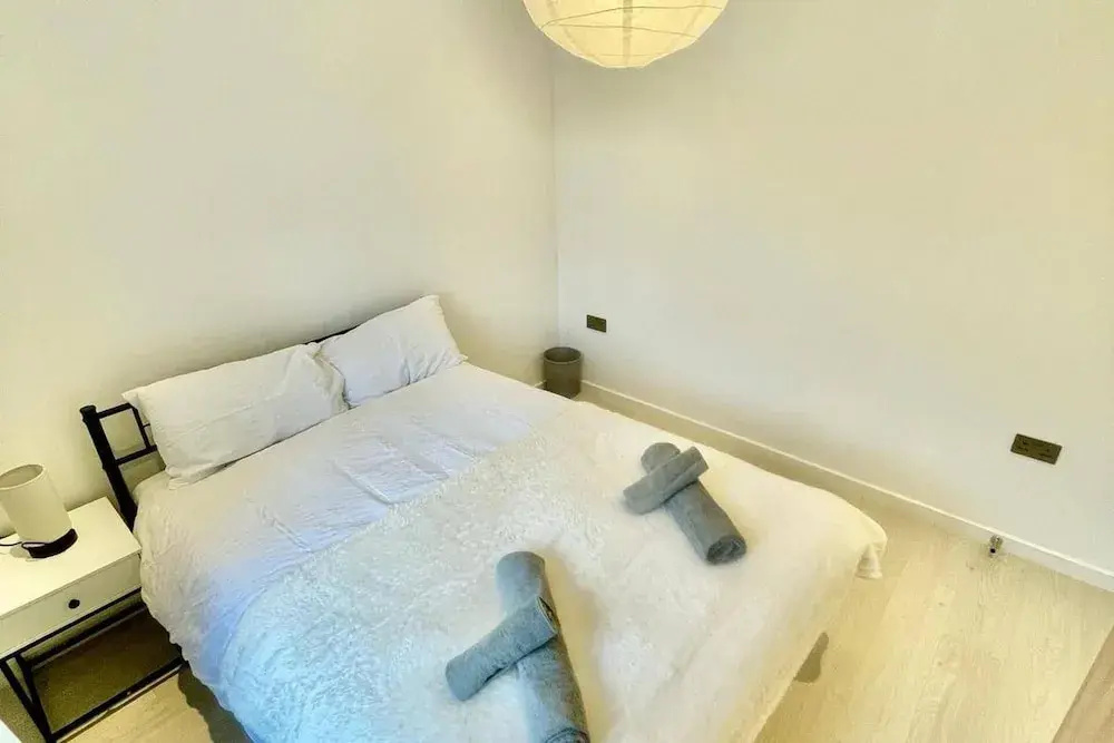 3 Bed Flat - Sleeps 6 - Parking - Wifi