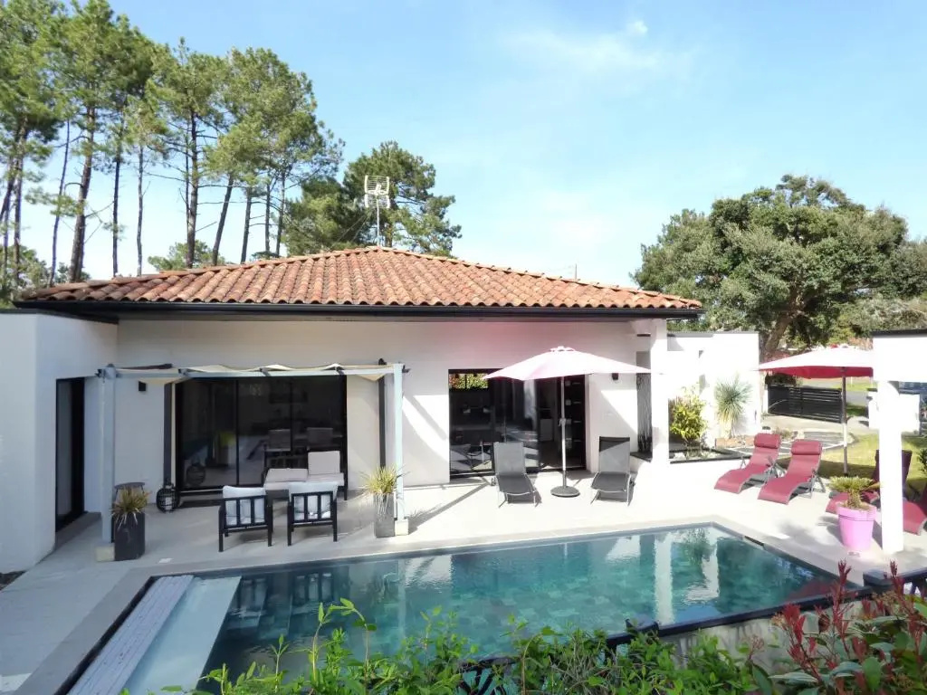 VILLA LUCIA, 8 PERS, au calme, proche plage à Vieux-Boucau