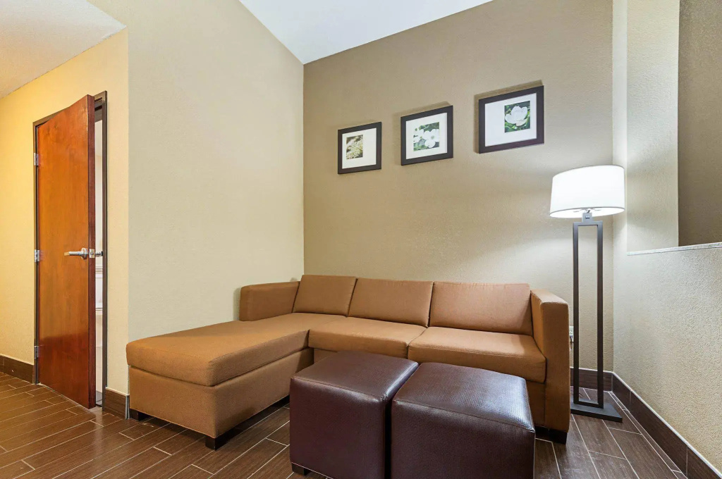 Comfort Suites - фото 14