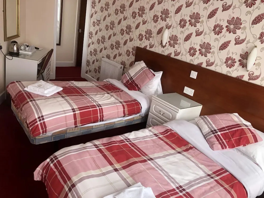 Standard Double room with partial sea view (twin beds)