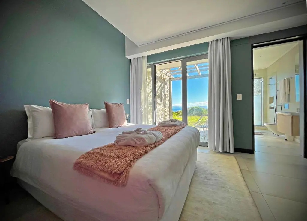 Deluxe Double room with sea view (full double bed)