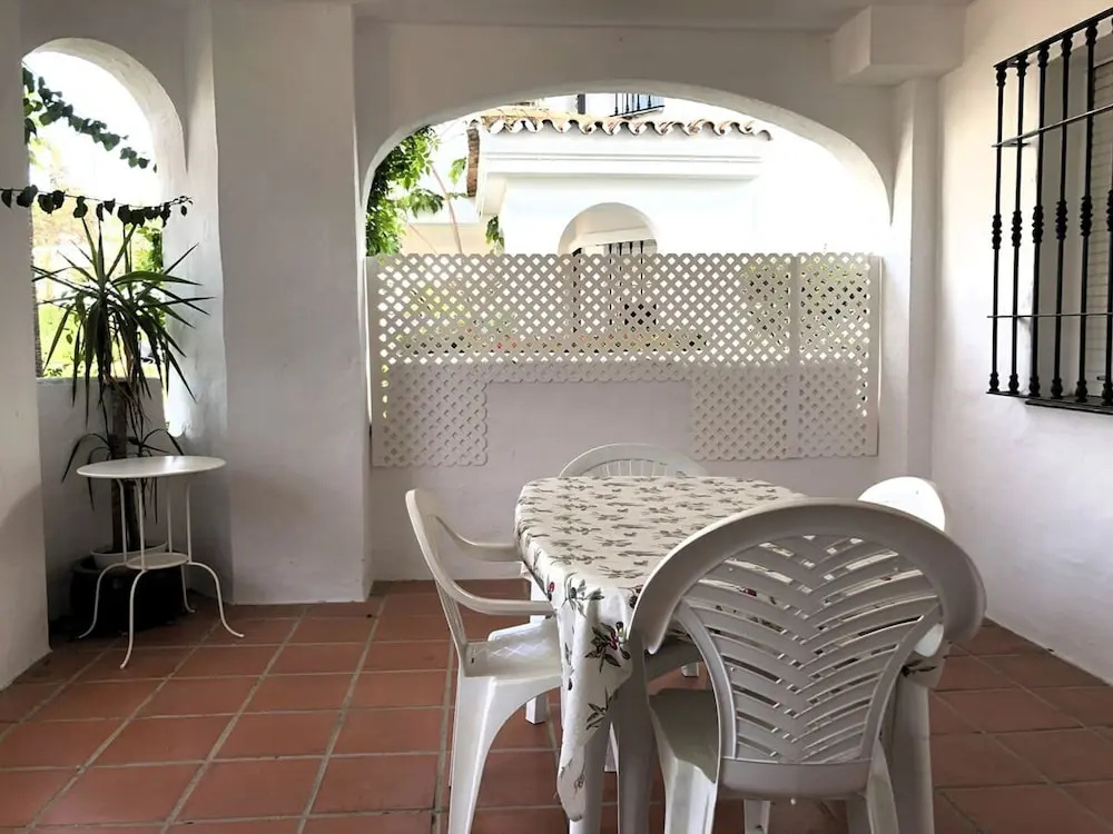 2 Bedroom Close to the Pool F-4