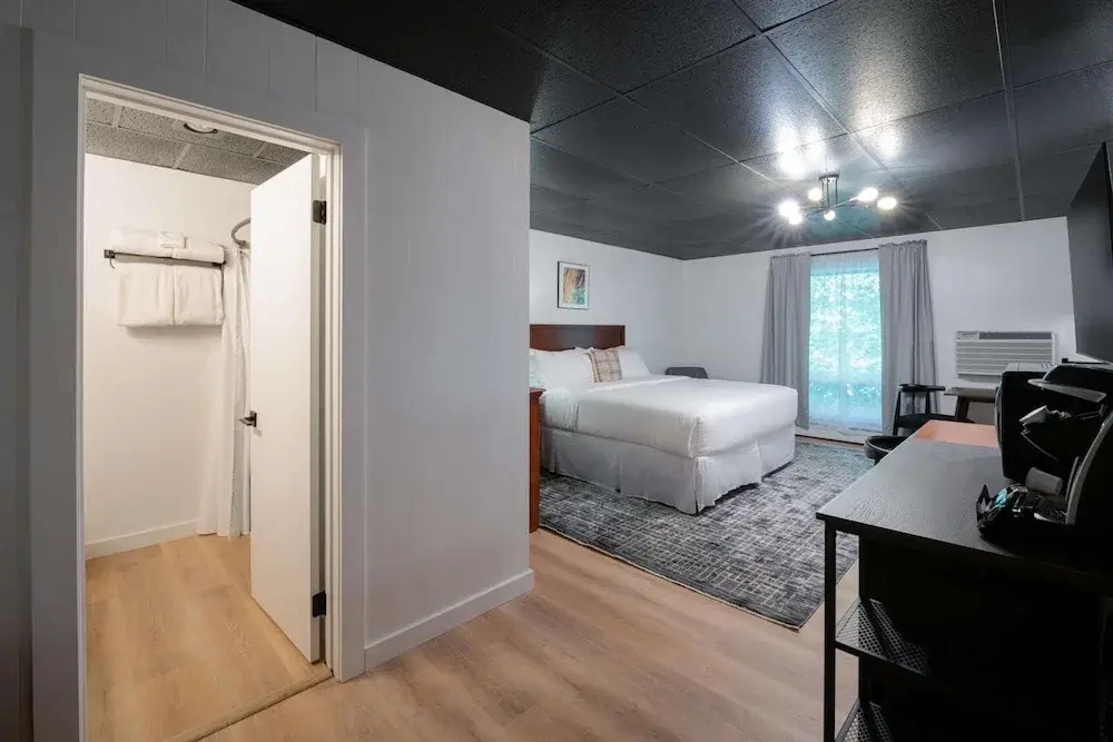 Deluxe Double room (full double bed)